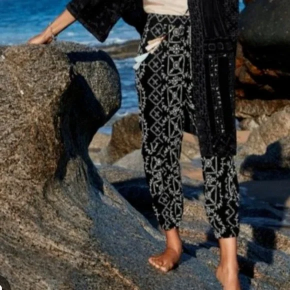 Johnny Was Peaches All Over Embroidered Pants Joggers Pete & Greta (size M) - Picture 3 of 13